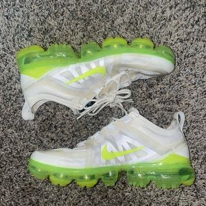 NIKE ID Vapormax Neon Green sole